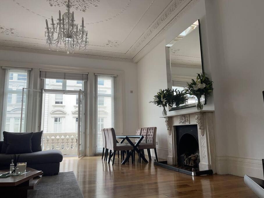 Stunning Grand 2 Bed, 2 Bath Apartment, Londres Exterior foto
